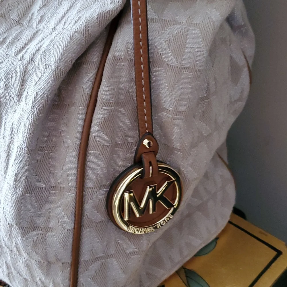 Handbag - Picture 3 of 4